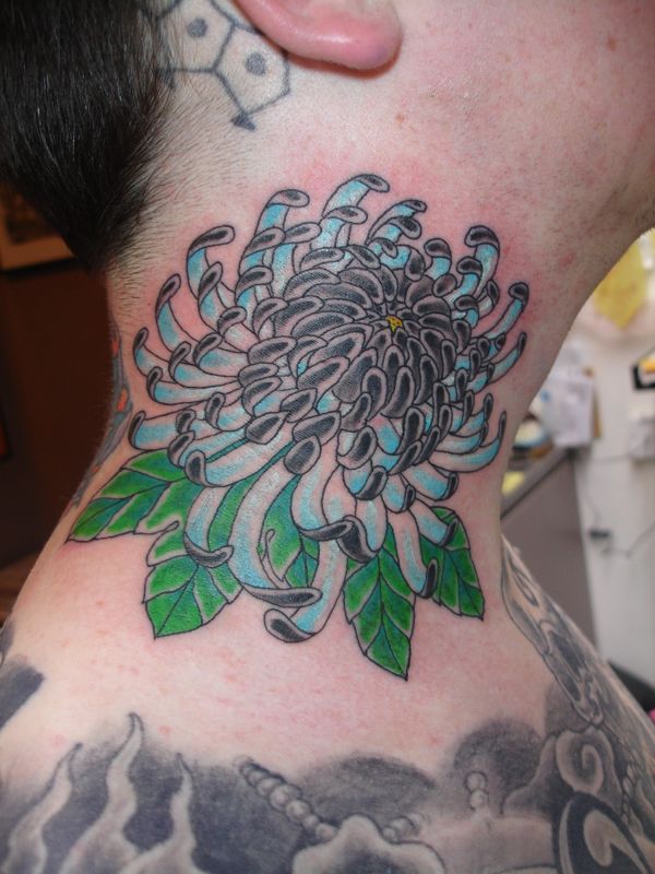 flower tattoos on collar bone